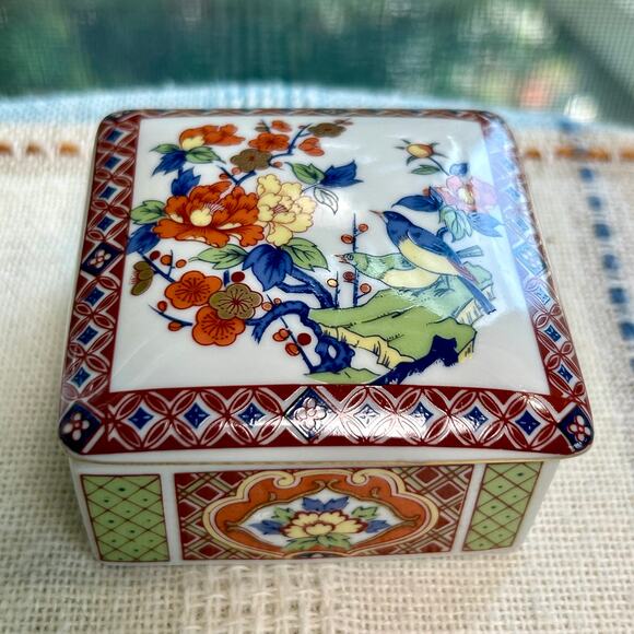 Vintage Japanese Porcelain Trinket Box with Bird & Floral Design - Picture 7 of 11